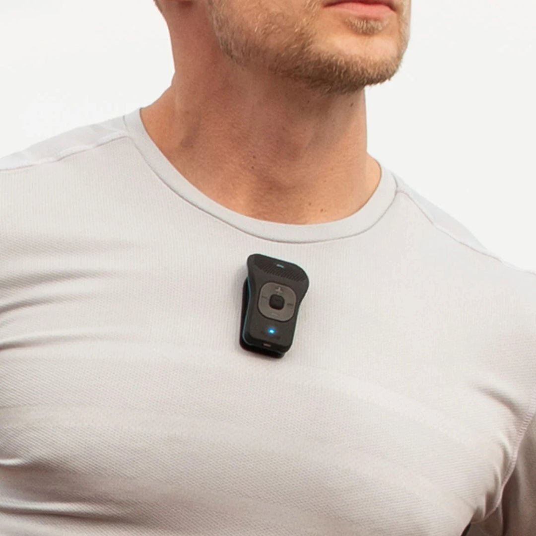 Noxgear 39G Bluetooth speaker bevestigd aan een t-shirt