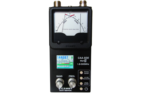 Comet CAA 500 Mark II antenne analyzer met groot kruisnaald display en bedieningsknoppen