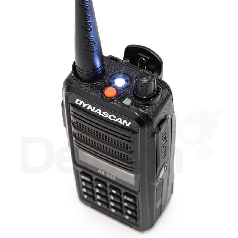 Dynascan AB-650 draagbare VHF-transceiver met ledlamp bovenop