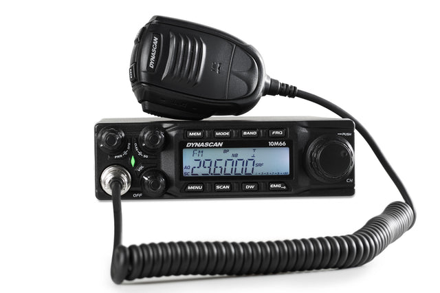 Dynascan 10M66 mobiele 10M transceiver met groot display en microfoon