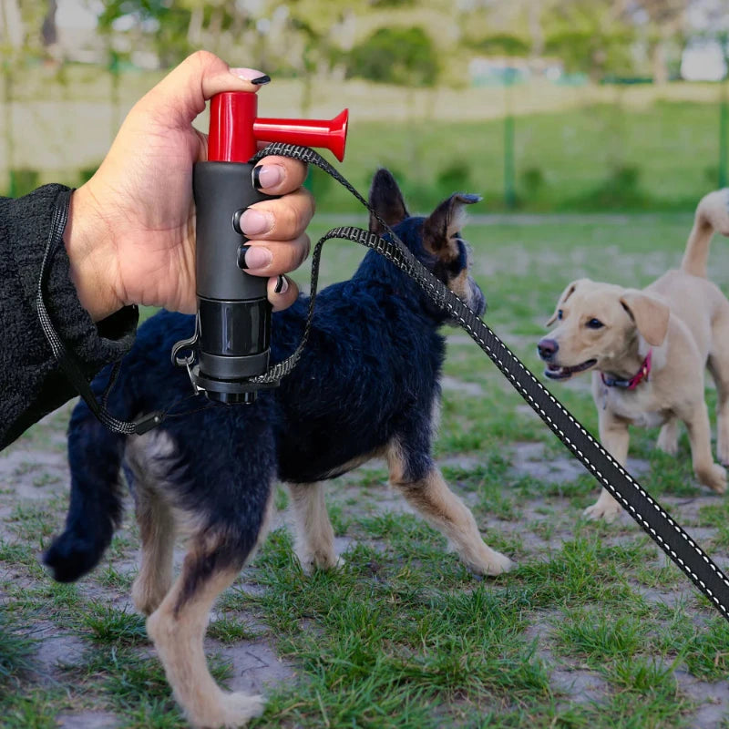 Bescherm jezelf en je hond tegen wolven en loslopende honden