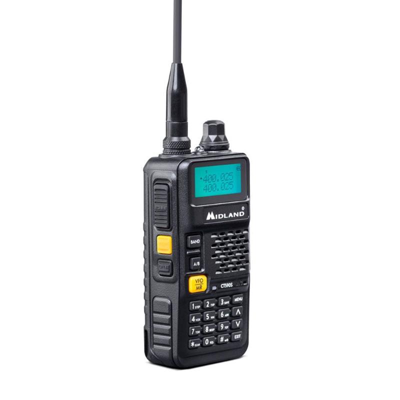 Midland CT-590S portable UHF/VHF transceiver van de zijkant gezien met toetsenbord, knoppen, antenne en display