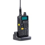 Midland CT-590S Portable UHF/VHF transceiver in oplaadstation