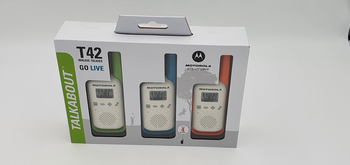 Motorola T42 set van drie PMR446 portofoons in wit met kleuraccent in de verpakking