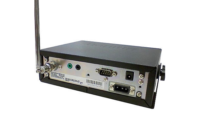 Uniden Bearcat BCT15X scanner met telescoop antenne, achterzijde met aansluitingen 