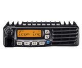 Icom IC-F5022 VHF transceiver met display, luidspreker en knoppen aan de voorzijde